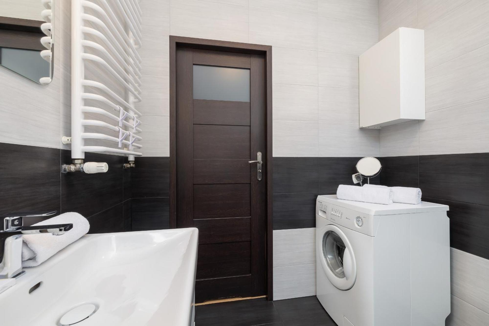 Stylish Apartment With Balcony & Parking Cracow By Noclegi Renters 克拉科夫 外观 照片